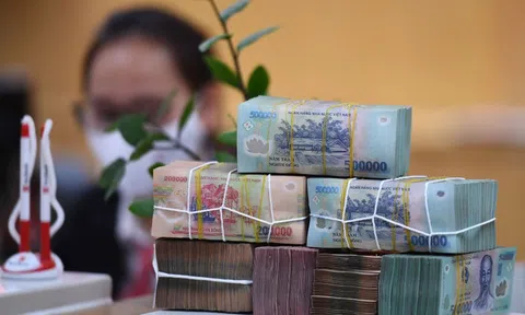 Hoàn tất chi ngân sách tặng quà tiền mặt 400.000 đồng/người dịp Tết