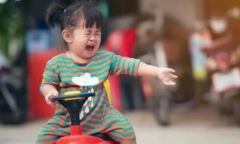 Hiện tượng lạ bị phát hiện: Thứ hủy hoại một đứa trẻ không phải tiền bạc mà là 3 thói xấu cha mẹ đã gieo cho chúng