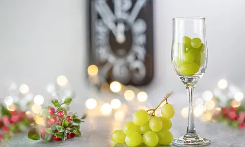 Vì sao ăn 12 quả nho vào đêm giao thừa Tết Dương lịch?