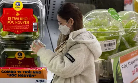 Ra siêu thị, cửa hàng hoa quả kiểm chứng độ HOT của 12 quả nho ước nguyện: Có như trên mạng đồn?