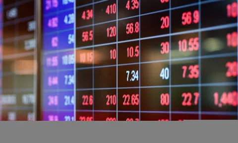 VN-Index rơi thẳng đứng sau tin Vingroup rút đầu tư đường sắt cao tốc