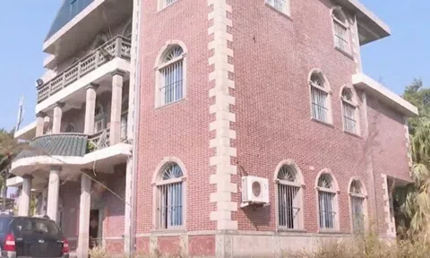 Phát hiện biệt thự 19 tỷ đồng khoá kín có mùi hôi bất thường, người đàn ông "chết lặng" khi bước xuống hầm, vội báo công an