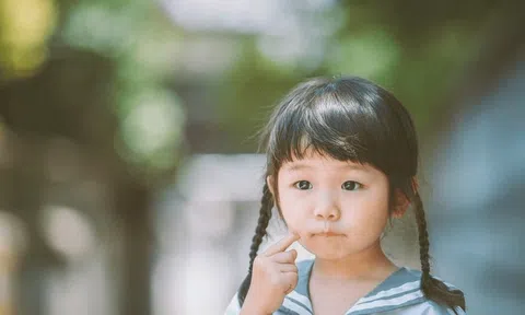 5 hành động tưởng hiếu thảo nhưng thực chất lại là biểu hiện rất đáng lo ở trẻ