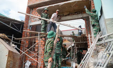 Xuyên ngày nghỉ, bộ đội quyết tâm dựng lại nhà cho người dân ở Gia Lai