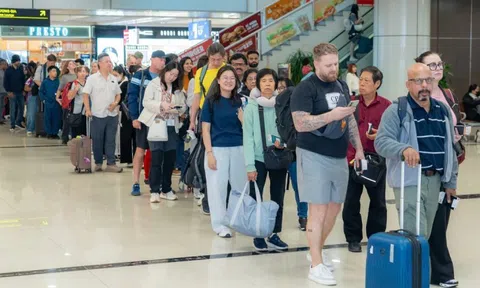 Lượng khách kỷ lục qua sân bay Nội Bài hôm nay