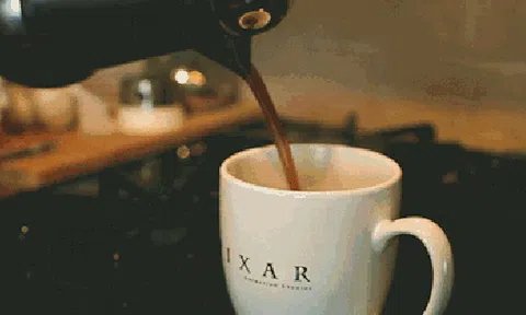 Người đàn ông 50 tuổi suy thận, phải chạy thận suốt đời vì uống cà phê kiểu này mỗi ngày