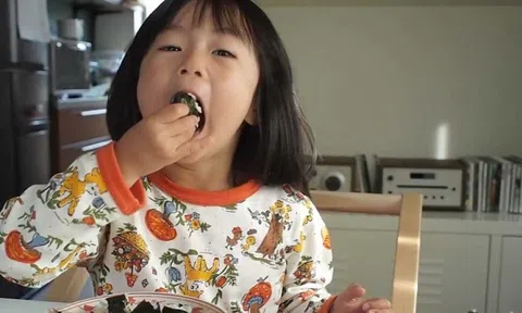 Cha mẹ nên dạy con 20 quy tắc trên bàn ăn này