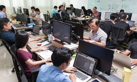 Người lao động không được ký hợp đồng, công ty bắt tăng ca ngoài ý muốn, khiến không còn thời gian cho gia đình - Bộ Nội vụ trả lời ra sao?