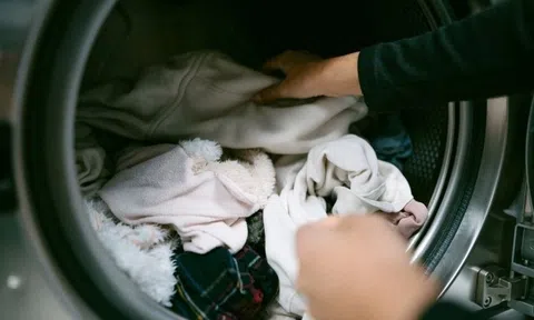 8 loại quần áo bẩn đến mấy cũng không được cho vào máy giặt