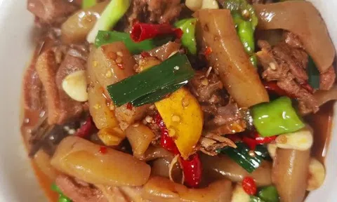 Loại củ "nửa cân tốt hơn ăn 10 con gà", giúp giảm mỡ máu, hạ đường huyết, kiểm soát cholesterol: Mọc đầy ở Việt Nam, có hoa to nhất thế giới