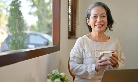 Khi ngoài 60 tuổi, gặp người càng quen càng nên giấu kỹ 6 điều này: lỡ miệng nói ra là hối hận