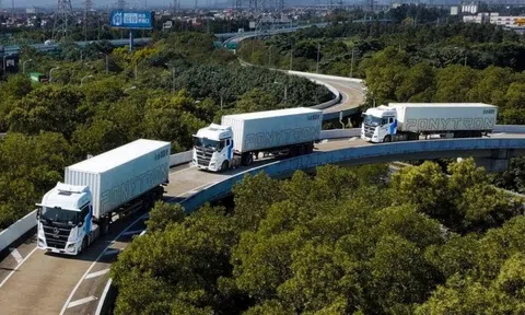 Một tài xế có thể lái 5 xe tải cùng lúc không? Hàng xóm Việt Nam đưa câu trả lời không thể thuyết phục hơn