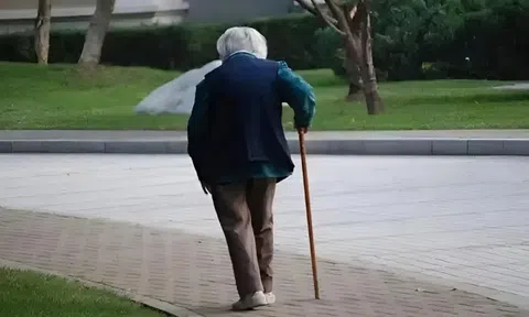 4 hành động của anh chị em trong gia đình khiến bố mẹ đau lòng nhất, còn buồn hơn cả cạch mặt nhau!