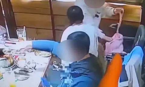 Khách đến ăn buffet có biểu hiện lạ, chủ quán âm thầm kiểm tra camera: Thứ nhìn thấy khiến anh không thốt nên lời!