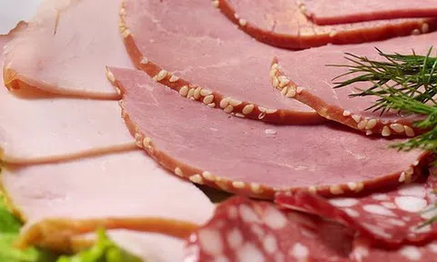 Chuyên gia cảnh báo nguy cơ ung thư từ phụ gia có mặt trong những thực phẩm quen thuộc như tương cà, đồ muối và cả kem đánh răng