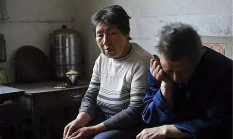 Bán nhà làm quà cưới cho con, cái kết cuối đời cay đắng: Đây là cách nuôi dạy con sai lầm nhất, nhiều cha mẹ mắc phải