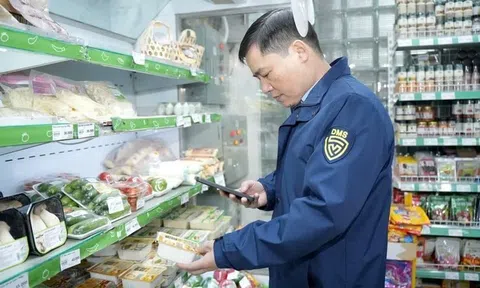 Đột xuất kiểm tra: Một siêu thị tại Hà Nội bị phát hiện thực phẩm không nhãn mác, vi phạm điều kiện bảo quản