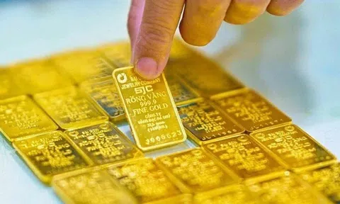 Giá vàng hôm nay 7/1: Tiếp tục tăng cao