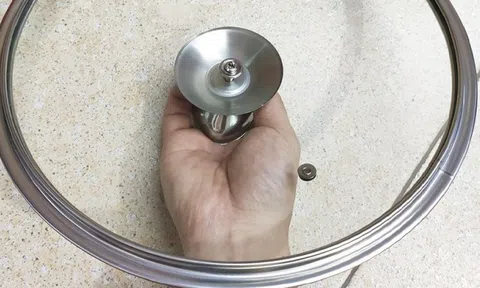 Công dụng của chiếc lỗ nhỏ trên nắp nồi inox