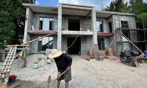 Chi 800 triệu xây nhà cho bố mẹ nghèo ở quê, 3 năm sau, người con chết lặng phát hiện ra sự thật về khối tài sản giấu kín