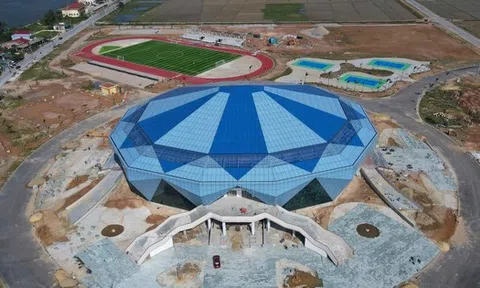 Nhà thi đấu hình kim cương xanh 340 tỉ đồng gây chú ý ở Quảng Trị