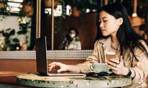 Đi cà phê bị người lạ đổ nước vào laptop, nếu tôi tin lời trấn an "không sao đâu" thì giờ này đã phải ôm hận