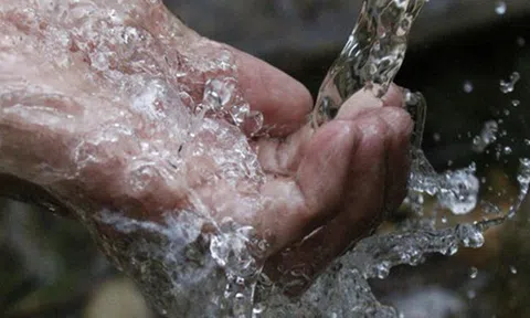 Phát hiện nguồn nước cổ xưa nhất Trái đất, nhà khoa học uống thử và điều bất ngờ đã xảy ra