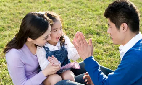 "Con yêu bố hay mẹ hơn?": Các bậc phụ huynh hãy chú ý, đây là một câu hỏi rất nguy hiểm!