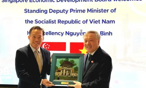 Phó Thủ tướng Nguyễn Hòa Bình làm việc với các cơ quan, doanh nghiệp, nhà đầu tư Singapore để thúc đẩy hợp tác trong lĩnh vực trung tâm tài chính