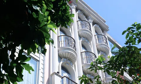 Đổ tiền mua nhà phố TP.HCM cho thuê căn hộ dịch vụ