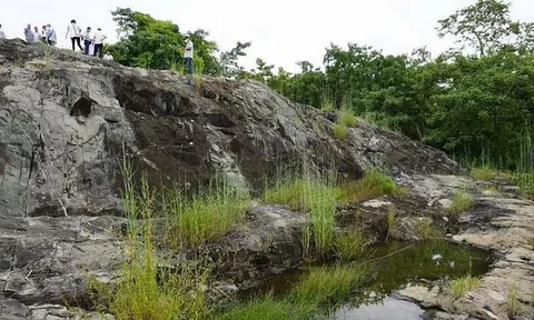 Ngọn núi ở TP.HCM cao hơn 10m: Được ví như "núi dễ leo nhất Việt Nam", xung quanh là hệ sinh thái hiếm có