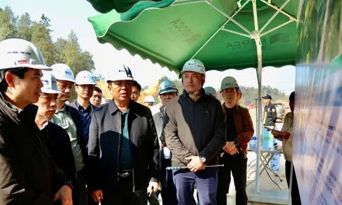 Bộ trưởng Xây dựng kiểm tra dự án cao tốc Hữu Nghị - Chi Lăng