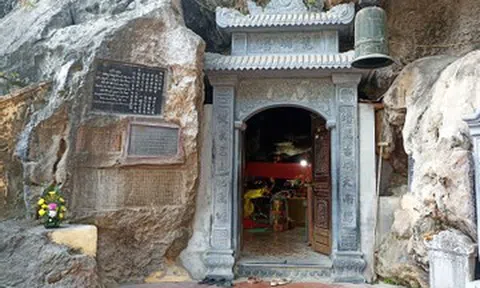 Ngôi chùa cổ trong hang động từng là nơi sản xuất vũ khí trong chiến tranh