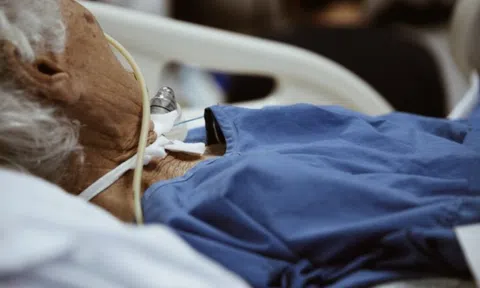 Từ cơn đau bụng nhẹ chuyển thành ung thư gan giai đoạn cuối trong 4 tháng: Chuyên gia cảnh báo 3 THỰC PHẨM nhiều người đang sử dụng hàng ngày