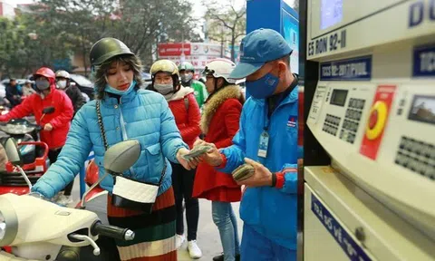 Giá xăng giảm, dầu mazut tăng nhẹ