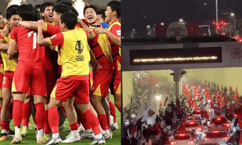 Ngỡ ngàng khung cảnh Hà Nội lúc 3h sáng, cờ đỏ rợp trời hoá ra là vì U23 Việt Nam