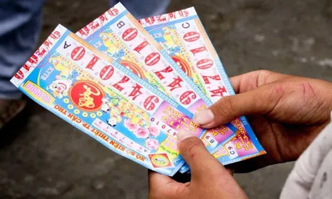 Trúng số độc đắc, người đàn ông ruồng bỏ vợ con để đi kiếm "quý tử"