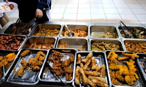 Suất cơm 30.000 đồng ở canteen ĐHQG Hà Nội có gì mà khiến DHS Trung Quốc phải lên bài đề xuất?