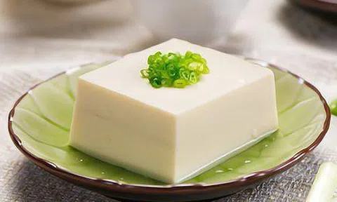 Sau 30 tuổi, xương bắt đầu yếu đi, nhiều người thiếu canxi mà không biết: 8 thực phẩm giàu canxi người Việt đang ăn sai