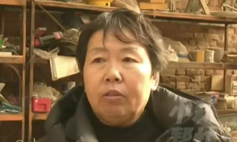 Điều tra dòng tiền hơn 3,9 tỷ đồng liên quan đến 22 lần chuyển khoản mua hàng online của một người phụ nữ