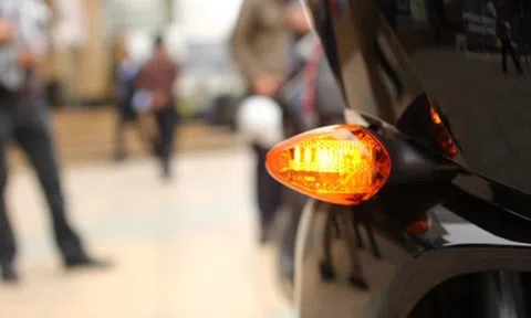 Năm 2026, xe máy chuyển hướng không xi nhan có thể bị phạt đến 14 triệu đồng