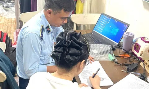 Giáp Tết Đà Nẵng, hàng hiệu giả len lỏi tràn từ mạng xã hội ra chợ phố