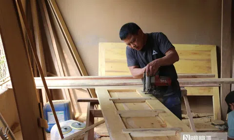 Cận Tết, làng nghề mộc vào mùa cao điểm, thợ làm không ngơi tay