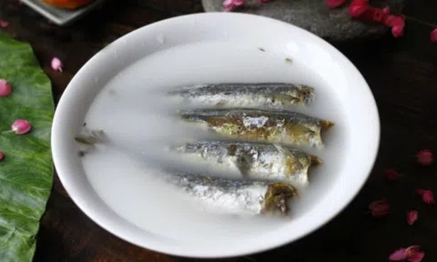 “Kẻ thù truyền kiếp” của mùi tanh: Ngâm cá vào, tanh mấy cũng bay màu, thịt thơm ngon xuất sắc, ai sợ thì thử đi