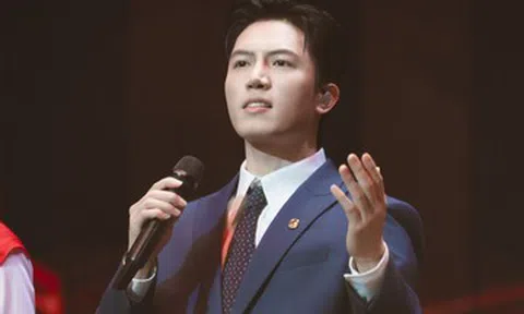 Ca sĩ Anh Tú tặng miễn phí bài hát 'Thưa Đảng'' đang gây sốt