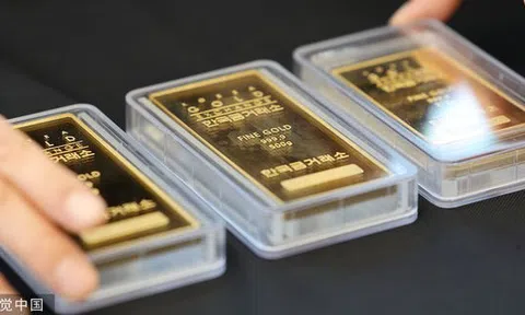 Người phụ nữ bị “lừa đảo vàng” kiểu mới, tự tay cầm thỏi vàng nửa cân trị giá gần 2 tỷ giao cho tội phạm