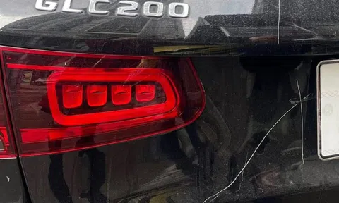 Vụ Mercedes đỗ ở vỉa hè Hà Nội bị cào xước: Hé lộ bất ngờ về chi phí sửa chữa