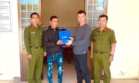 Trong 10 ngày, tài khoản người đàn ông nhận liên tiếp 2 giao dịch tổng cộng 5,2 tỷ đồng: Công an xã mời về làm việc