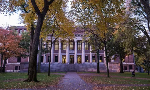 Vì sao Harvard toàn đào tạo ra tổng thống, tỷ phú và học giả hàng đầu? Câu trả lời nằm ngay trong thư viện trường