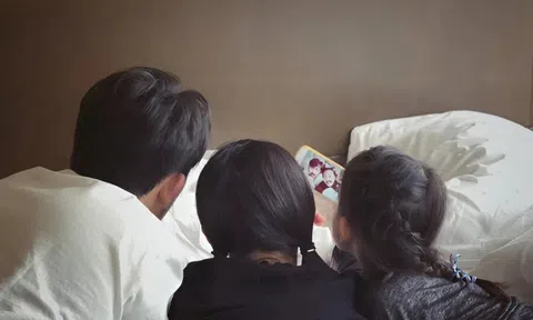 Cuộc sống 20 năm sau của 2 gia đình "sinh con gái đầu lòng" và "sinh con trai đầu lòng" gây ngỡ ngàng: Đúng là hơn nhau ở tư duy!